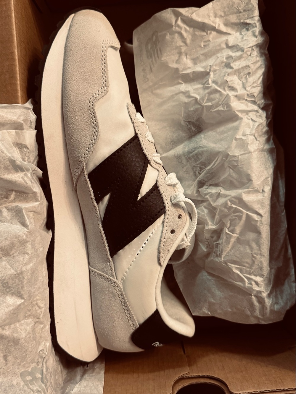 New Balance women's, White and Black Sneakers - Picture 2 of 6